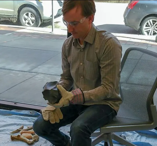 Dr. Colin Wren demonstrates flintknapping